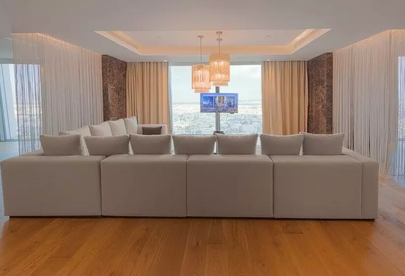 سوئیت با چشمانداز, Amman Rotana