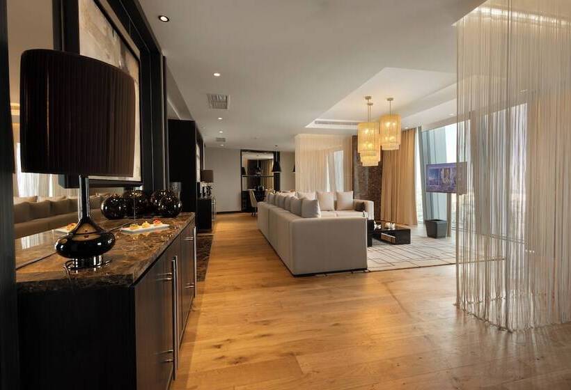 سوئیت با چشم‌انداز, Amman Rotana