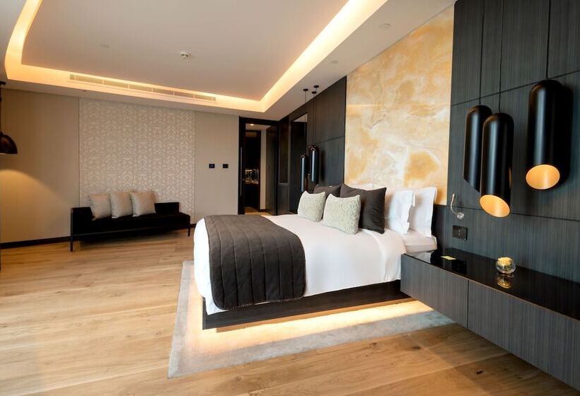 سوئیت با چشم‌انداز, Amman Rotana