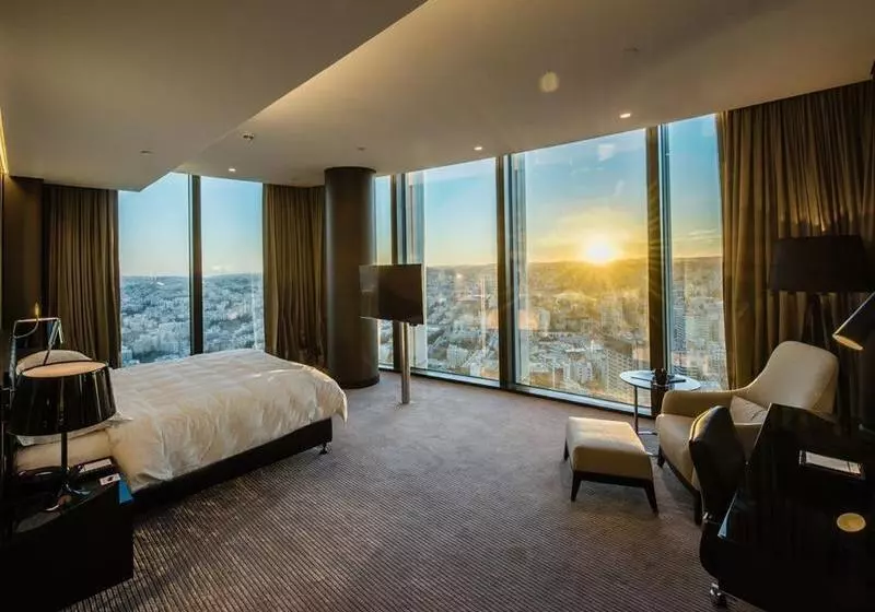 اتاق کلاب, Amman Rotana