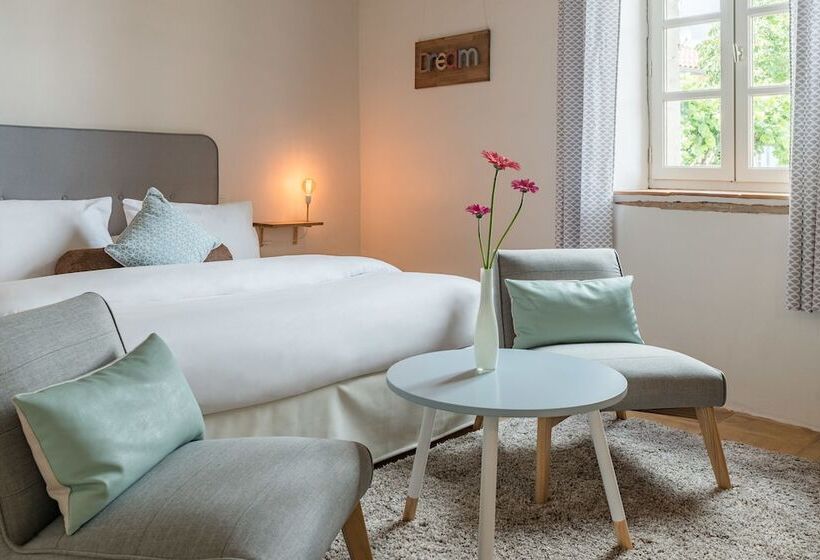 スーペリアールーム, Cap De Castel