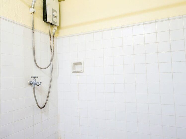 جناح عائلي, Vaccinated Staff Capital O 465 Ford S Inn