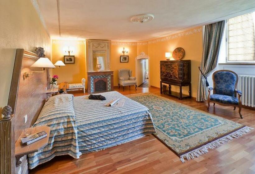 חדר סופריור, Chateau De Picomtal