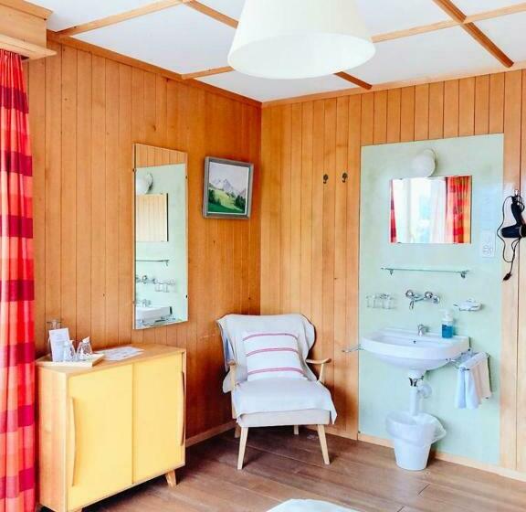 带共用浴室的标准房间, Gletscherblick