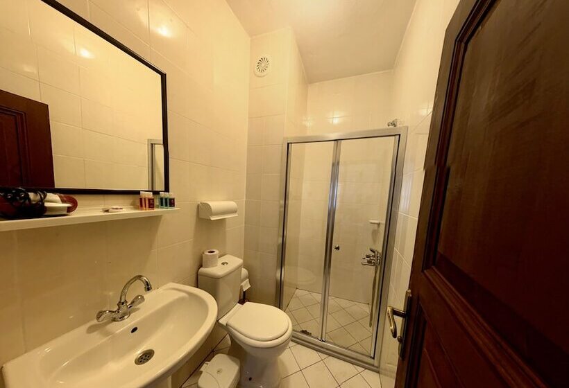 غرفة قياسية ثلاثية, Huma Hatun Konaklari