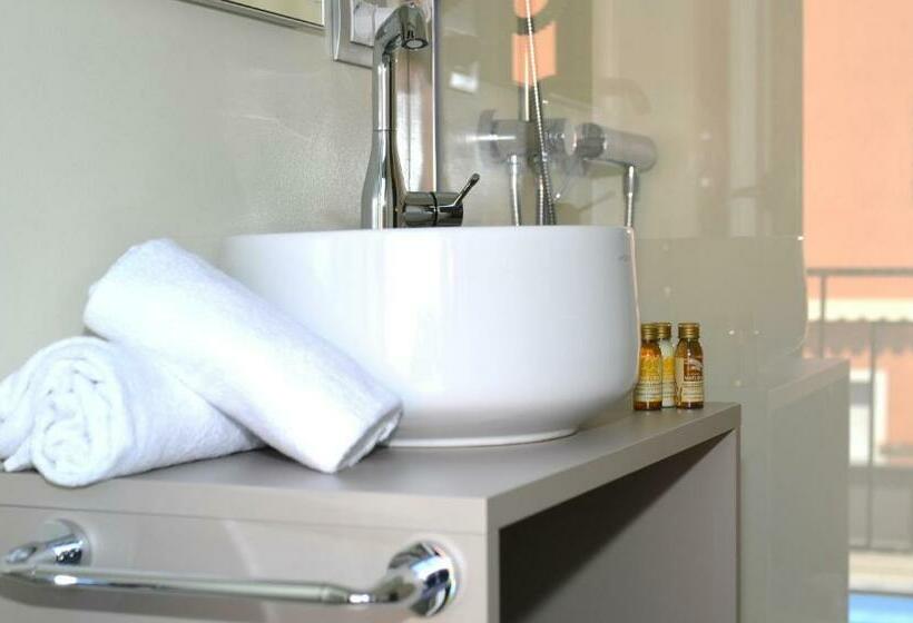 标准三人间, Le Mura