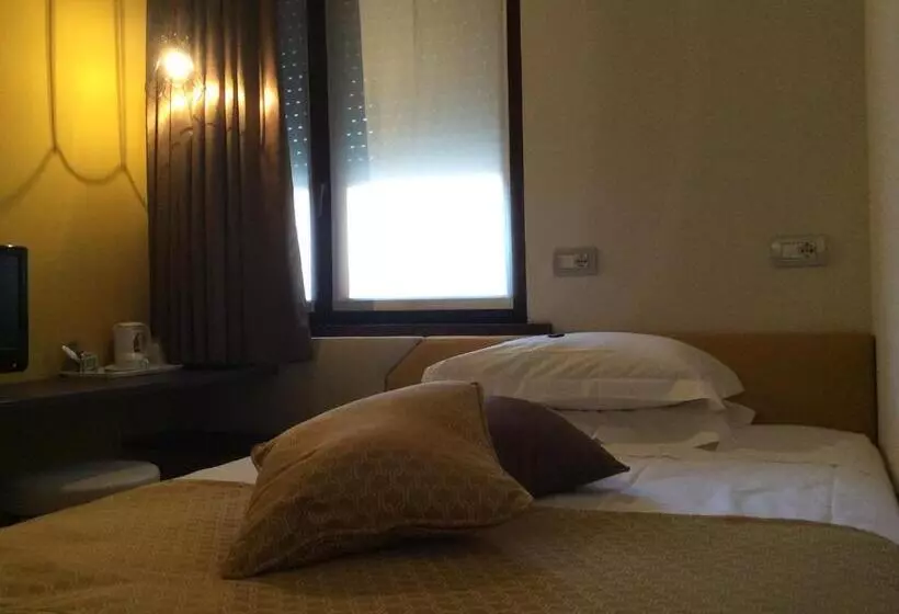 اتاق استاندارد یک نفره, Le Mura