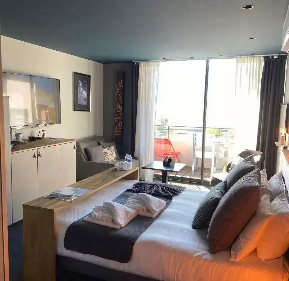 コンフォートトリプルルーム, Les Suites Du Lac