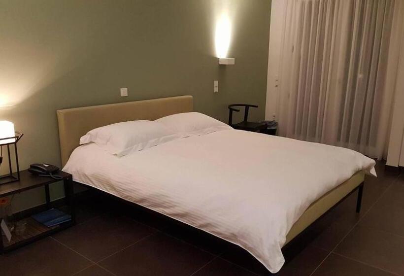 غرفة قياسية لذوى الاحتياجات الخاصة, Orizontes View