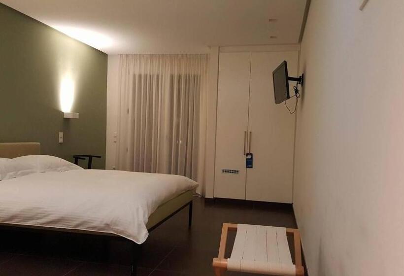 غرفة قياسية لذوى الاحتياجات الخاصة, Orizontes View