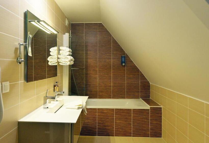 Семейный Номер, Restaurant Lesage