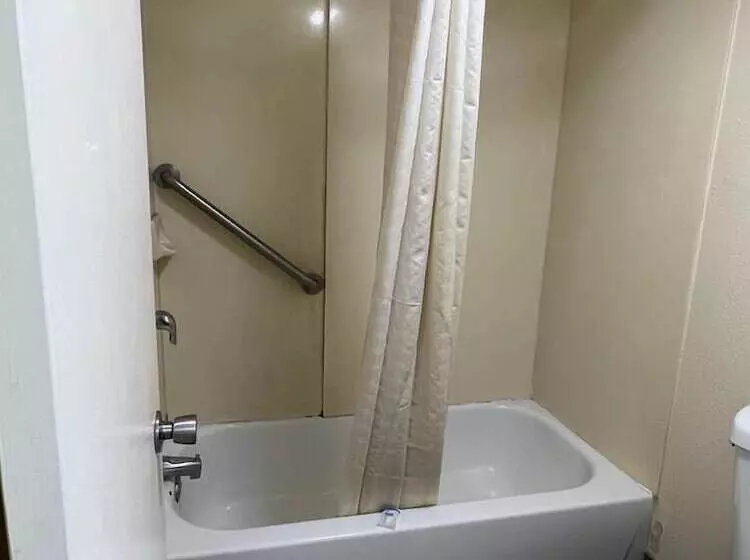 ２ダブルベッドのスタンダードルーム, Rodeway Inn Walterboro I 95