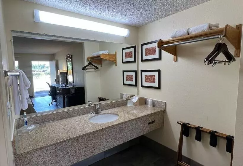 ２ダブルベッドのスタンダードルーム, Rodeway Inn Walterboro I 95