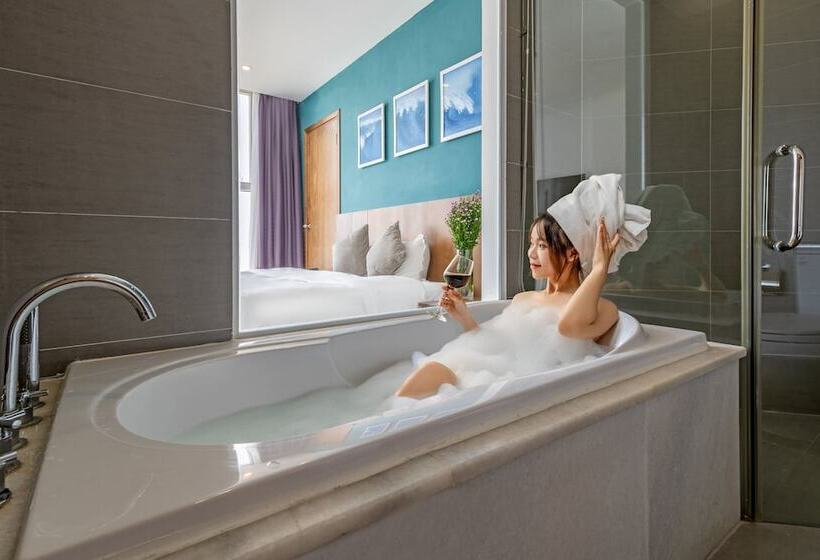 سوییت, Royal Lotus Hotel Danang