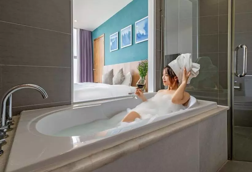سوییت, Royal Lotus Hotel Danang