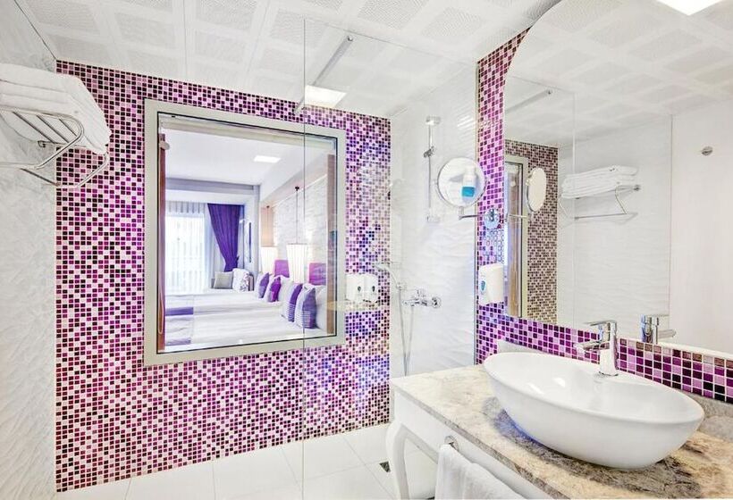 اتاق خانوادگی, Tui Magic Life Jacaranda