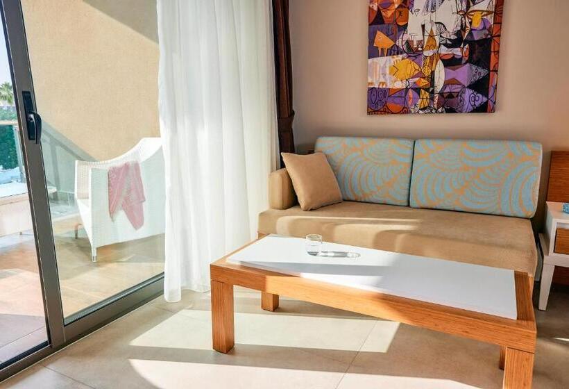 Номер Deluxe Вид на Бассейн, Tui Magic Life Jacaranda