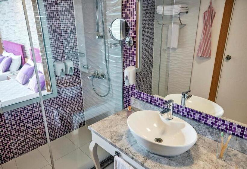 اتاق استاندارد با چشم‌انداز دریا, Tui Magic Life Jacaranda