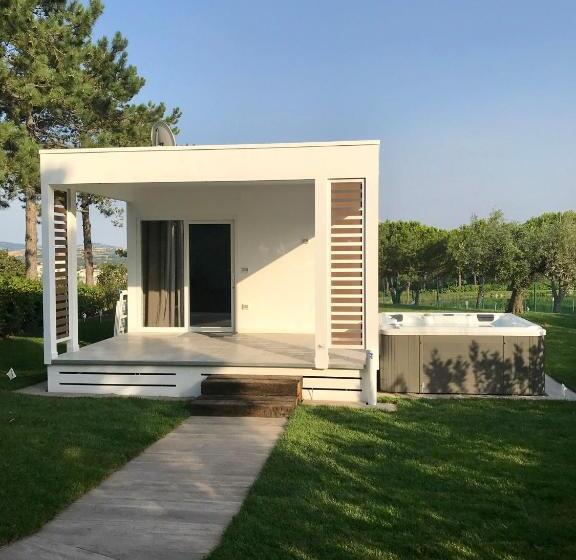 בקתה סופריור, Villaggio La Pescaccia