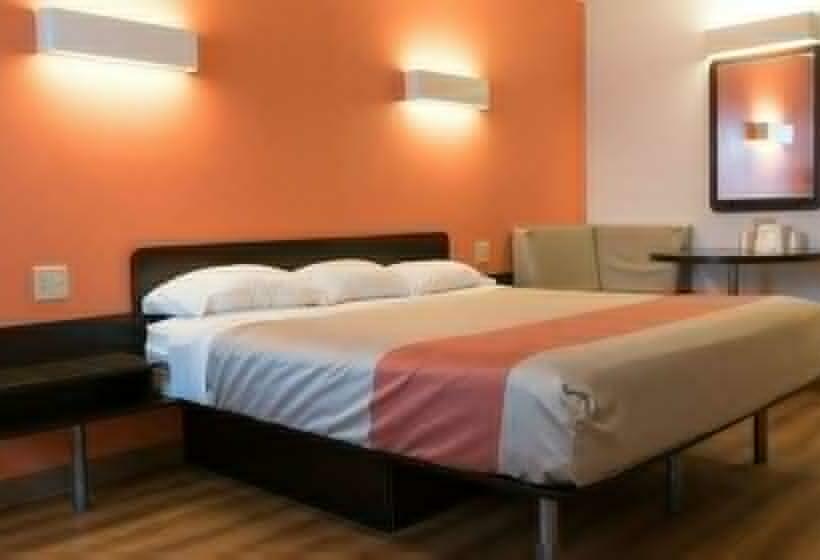 带大床的豪华间, Motel 6 Lafayette, In