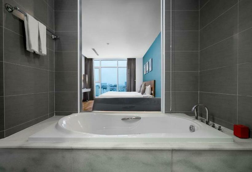 سوییت, Royal Lotus Hotel Danang