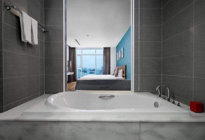 سوییت اجرایی, Royal Lotus Hotel Danang