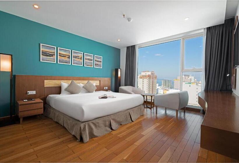 سوییت اجرایی, Royal Lotus Hotel Danang