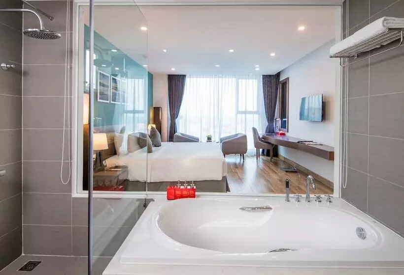 اتاق لوکس با چشم‌انداز دریا, Royal Lotus Hotel Danang