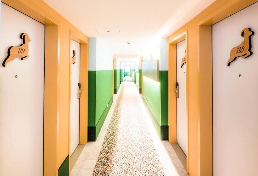 غرفة قياسية ثلاثية, Hey Lou Hotel Piding