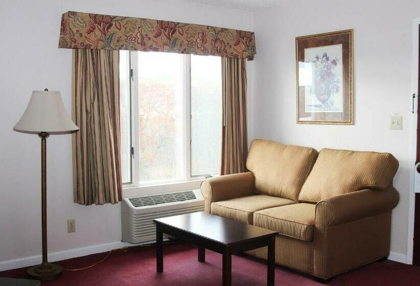 جناح جونيور, The Lucerne Inn