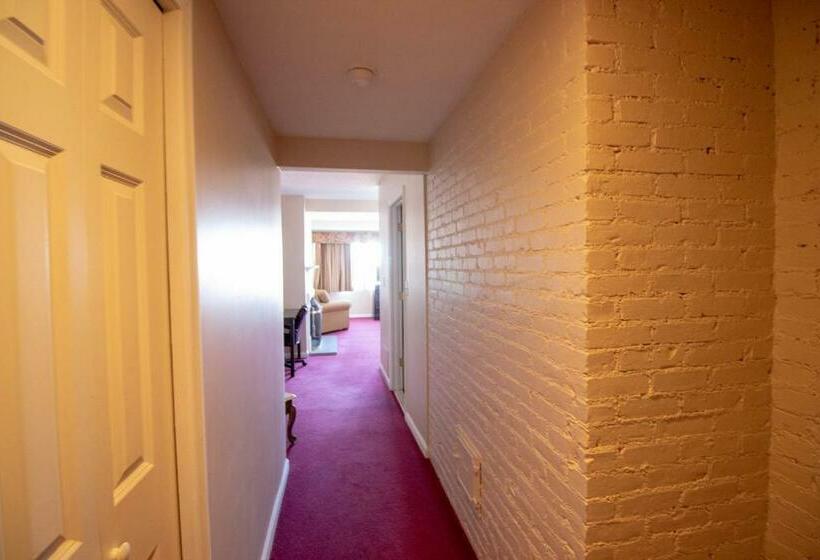 غرفه قياسيه سريرين مزدوجين, The Lucerne Inn