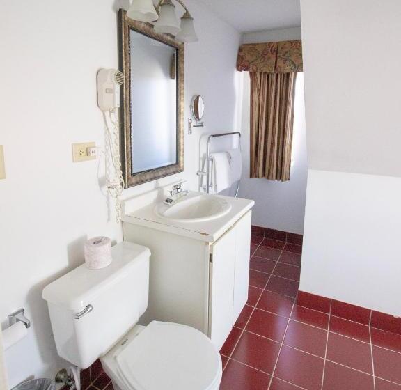 جناح جونيور, The Lucerne Inn