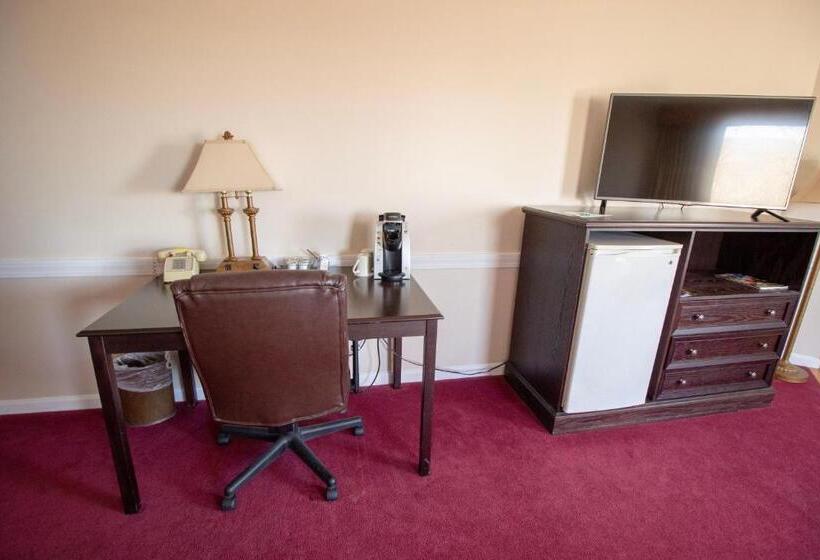 جناح إدارى, The Lucerne Inn