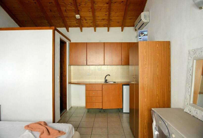 컴포트 스튜디오, Yalis Studios