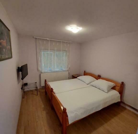 اتاق لوکس, Vila Pavle