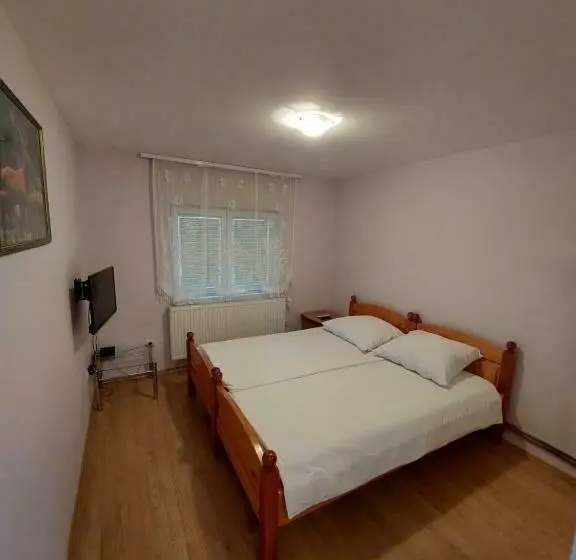 اتاق لوکس, Vila Pavle