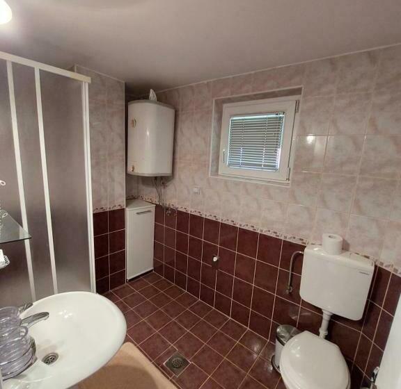 اتاق لوکس, Vila Pavle