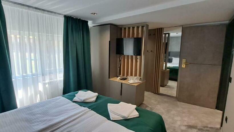 غرفة قياسية, Plutitor Lebăda