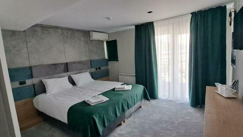 غرفة ديلوكس مزودة بشرفة, Plutitor Lebăda