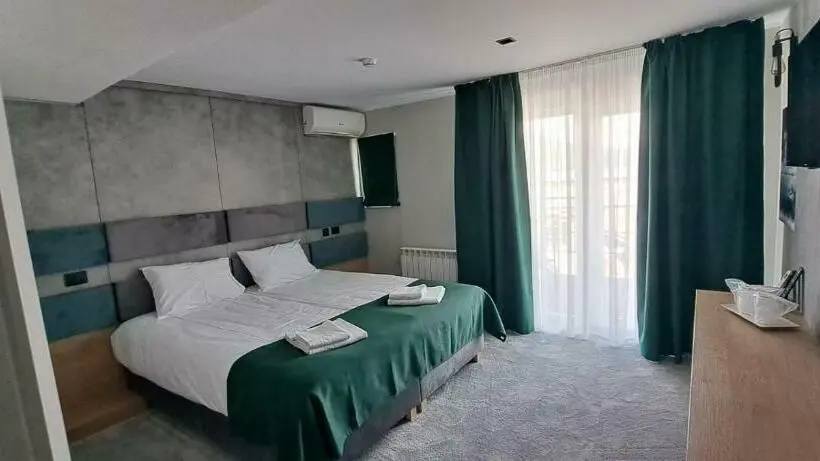 Camera Deluxe con Balcone, Plutitor Lebăda