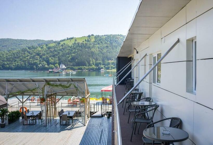 غرفة ديلوكس مزودة بشرفة, Plutitor Lebăda