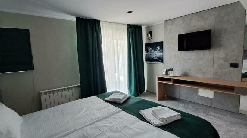 غرفة ديلوكس مزودة بشرفة, Plutitor Lebăda