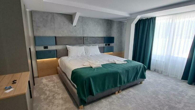 غرفة عائلية, Plutitor Lebăda