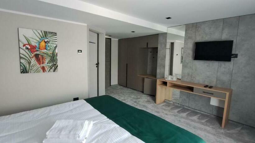 غرفة ديلوكس مزودة بشرفة, Plutitor Lebăda