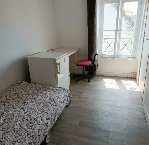 Standard Yhden Hengen Huone, Le Fontenoy