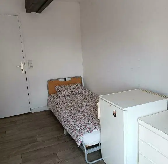 Standard Yhden Hengen Huone, Le Fontenoy