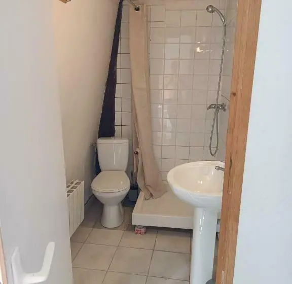 Standard Yhden Hengen Huone, Le Fontenoy