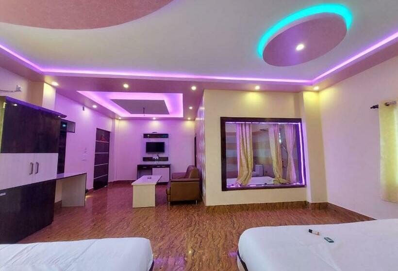 חדר משפחתי צדדי נוף לים, Sweet Dream Beach Resort !! 50 Mts From Beach ! Peaceful Room With Garden View Free Parking !!