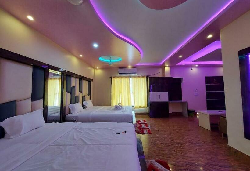 חדר משפחתי צדדי נוף לים, Sweet Dream Beach Resort !! 50 Mts From Beach ! Peaceful Room With Garden View Free Parking !!