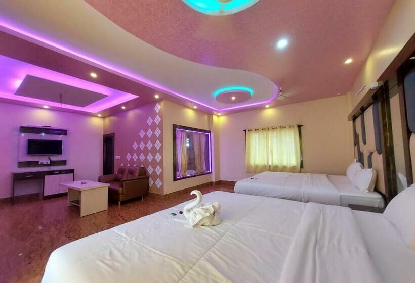 חדר משפחתי צדדי נוף לים, Sweet Dream Beach Resort !! 50 Mts From Beach ! Peaceful Room With Garden View Free Parking !!